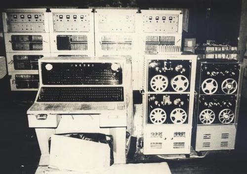 成都电讯工程学院计算机专业仿制的441-B晶体管计算机照片 成都电讯工程学院计算机专业仿制的441-B晶体管计算机照片